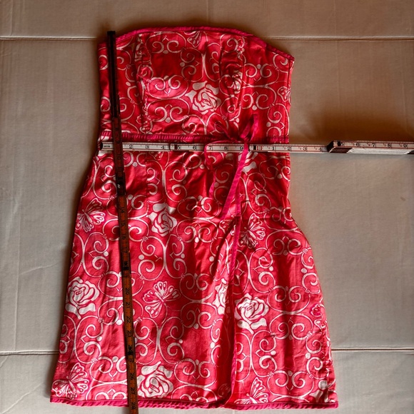 Vintage Lilly Pulitzer Strapless Dress
Y2K Palm Beach Vibes
Pink & White Cotton - Picture 12 of 12